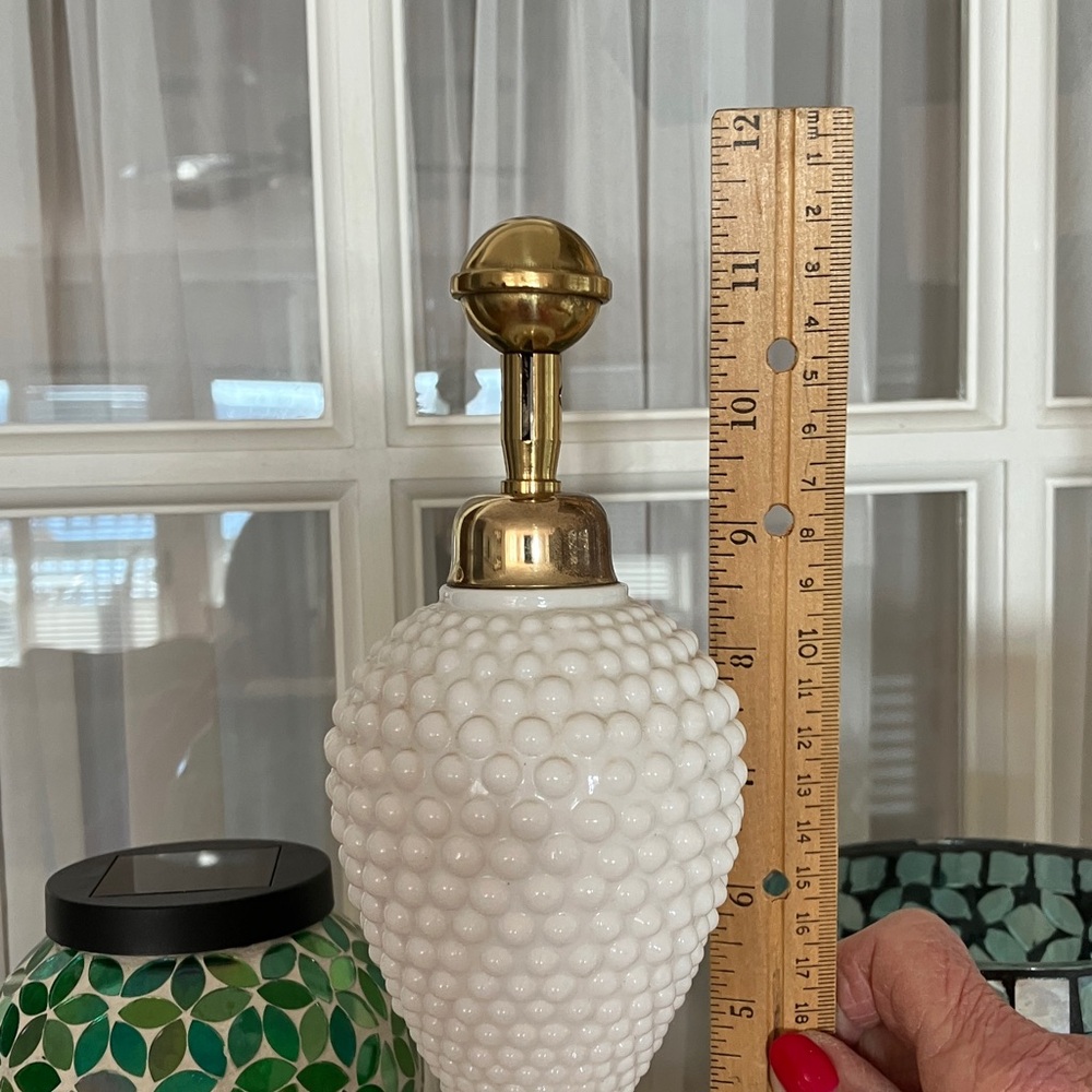 Hobnail Base Originally For Scale. Beautiful Display Piece - Picture 6 of 9